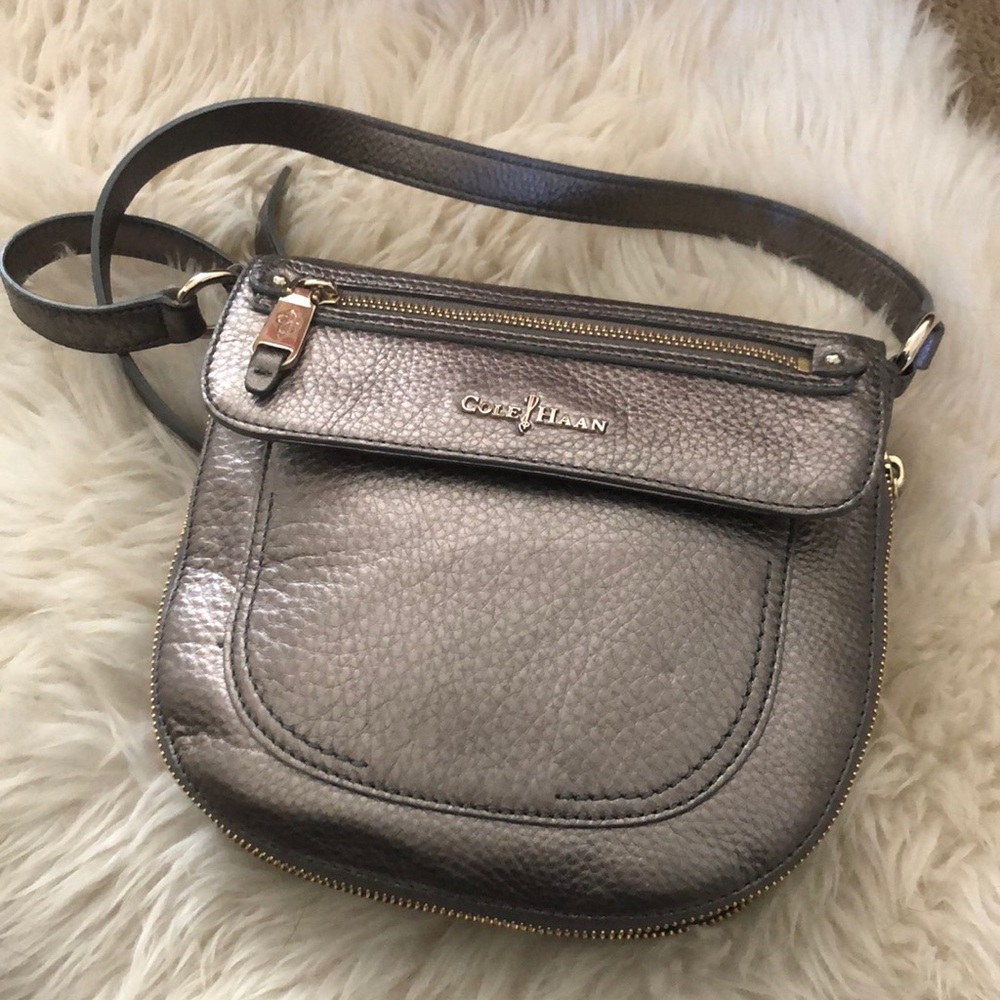 COLE HAAN - PEWTER CROSS BODY